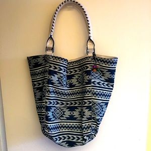 Beautiful Fun Summer Bucket Bag/Purse
